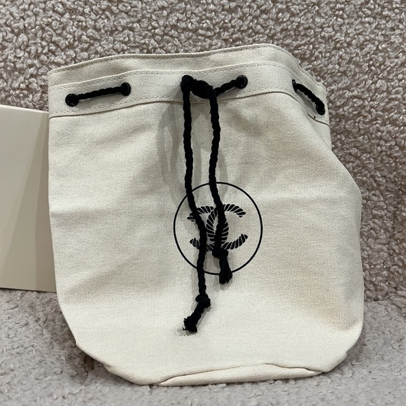 Chanel drawstring cosmetic bag - Picture 3 of 4